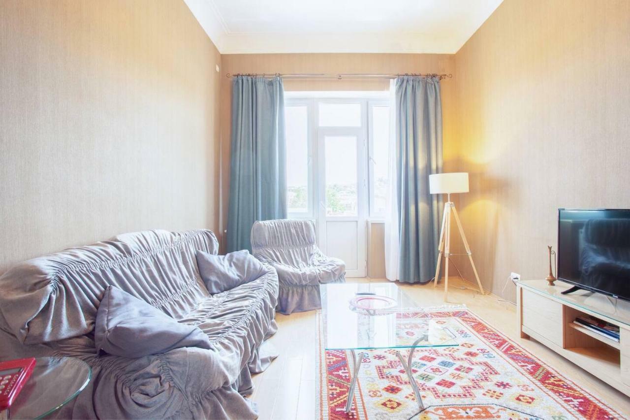 Wehost Apartment On A Colorful Street Tbilisi Ngoại thất bức ảnh